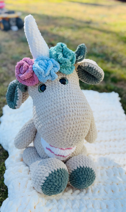 Giant Unicorn Dinosaur
